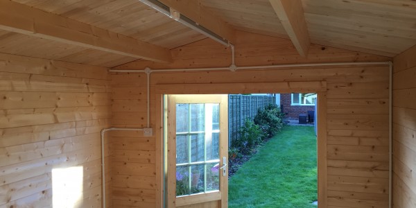 Summer house with electrical installation